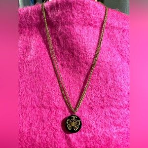 CHANEL gold butterfly and CC logo necklace. 💯authentic.